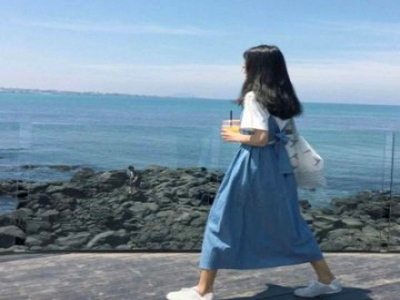 男生舔女生坤坤,餐厅惊现舔脸事件，未成年人保护引关注-1
